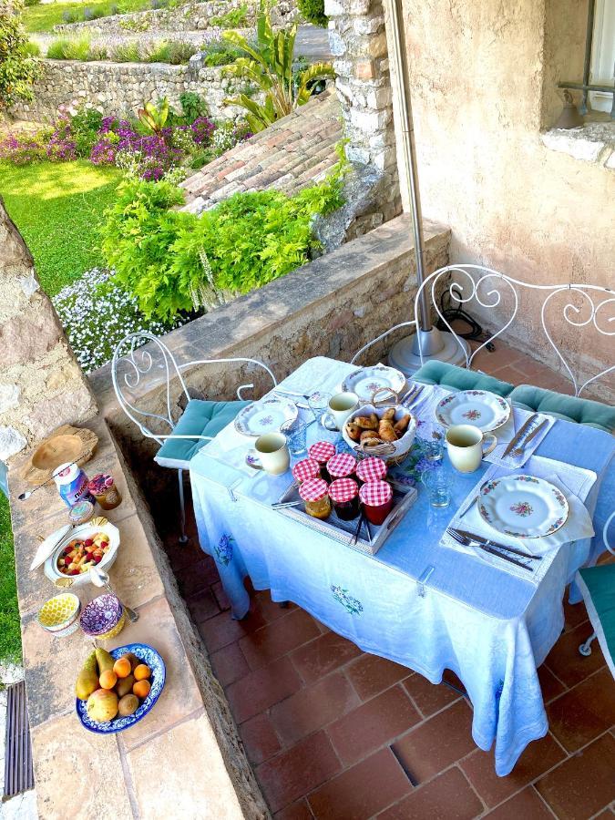 L'Effrontee Bed & Breakfast Tourrettes-sur-Loup Bagian luar foto